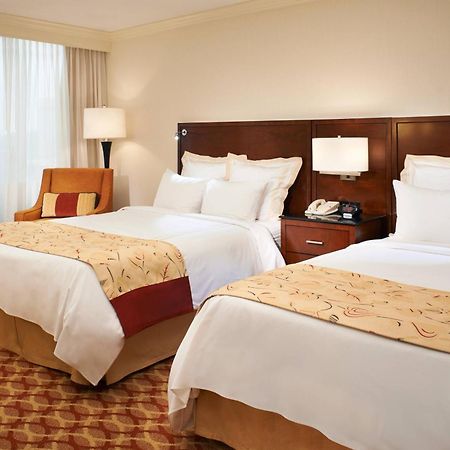 Отель Indianapolis Marriott East Экстерьер фото
