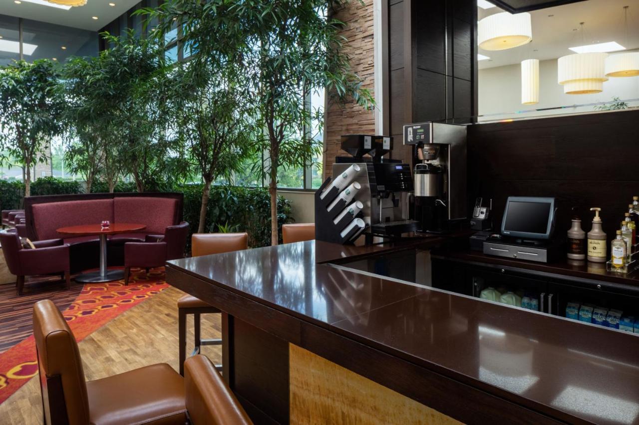 Отель Indianapolis Marriott East Экстерьер фото