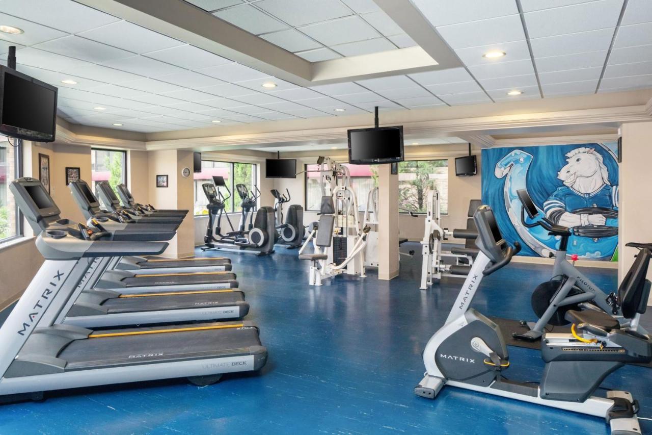 Отель Indianapolis Marriott East Экстерьер фото