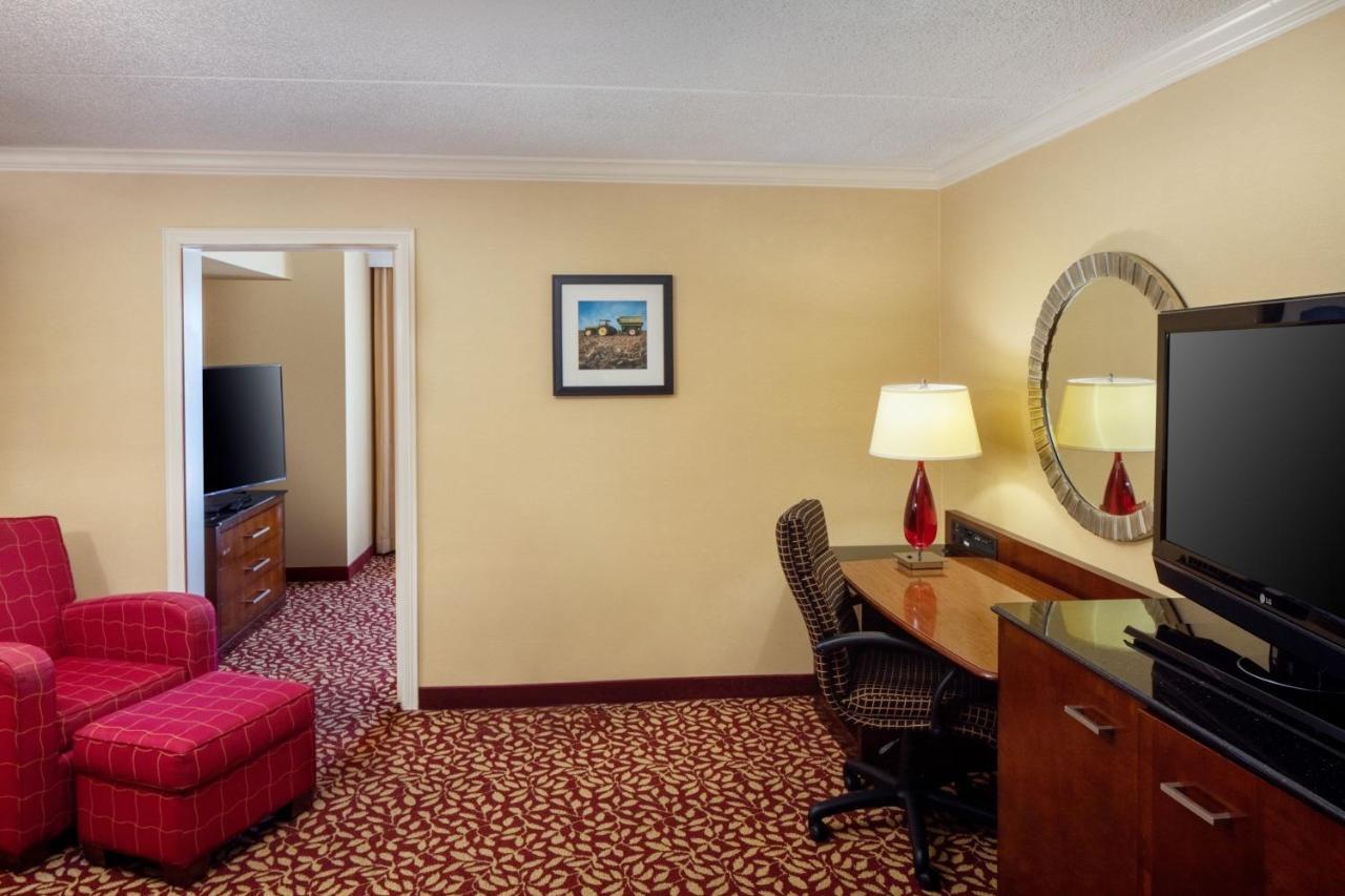 Отель Indianapolis Marriott East Экстерьер фото