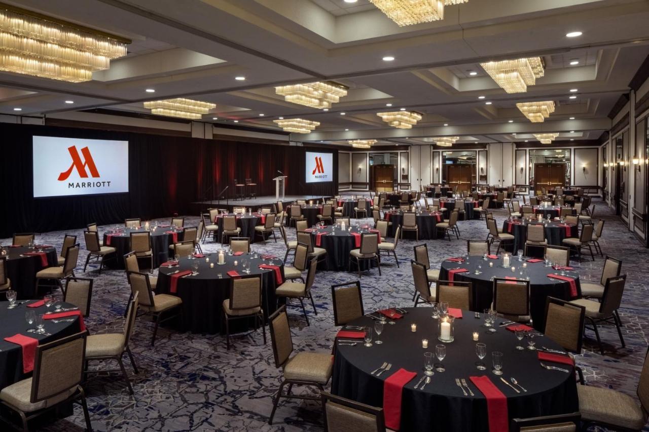 Отель Indianapolis Marriott East Экстерьер фото