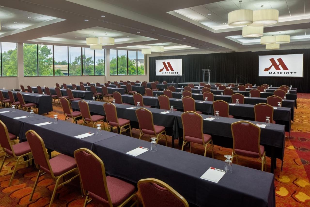 Отель Indianapolis Marriott East Экстерьер фото