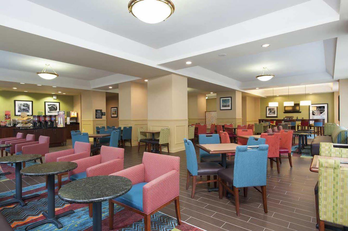 Отель Indianapolis Marriott East Экстерьер фото