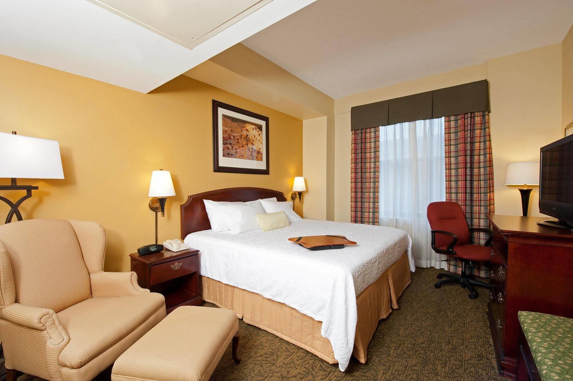 Отель Indianapolis Marriott East Экстерьер фото
