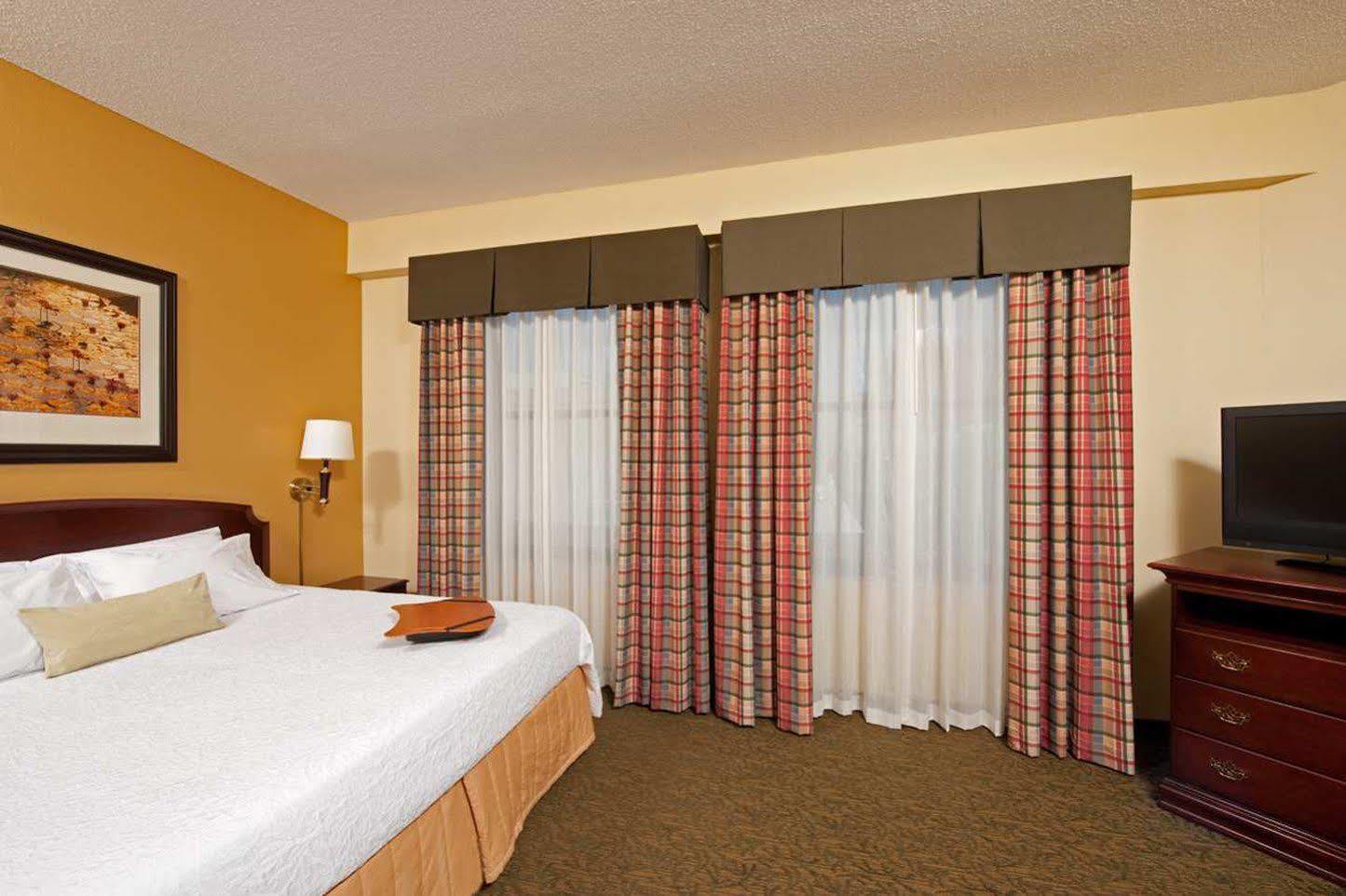 Отель Indianapolis Marriott East Экстерьер фото