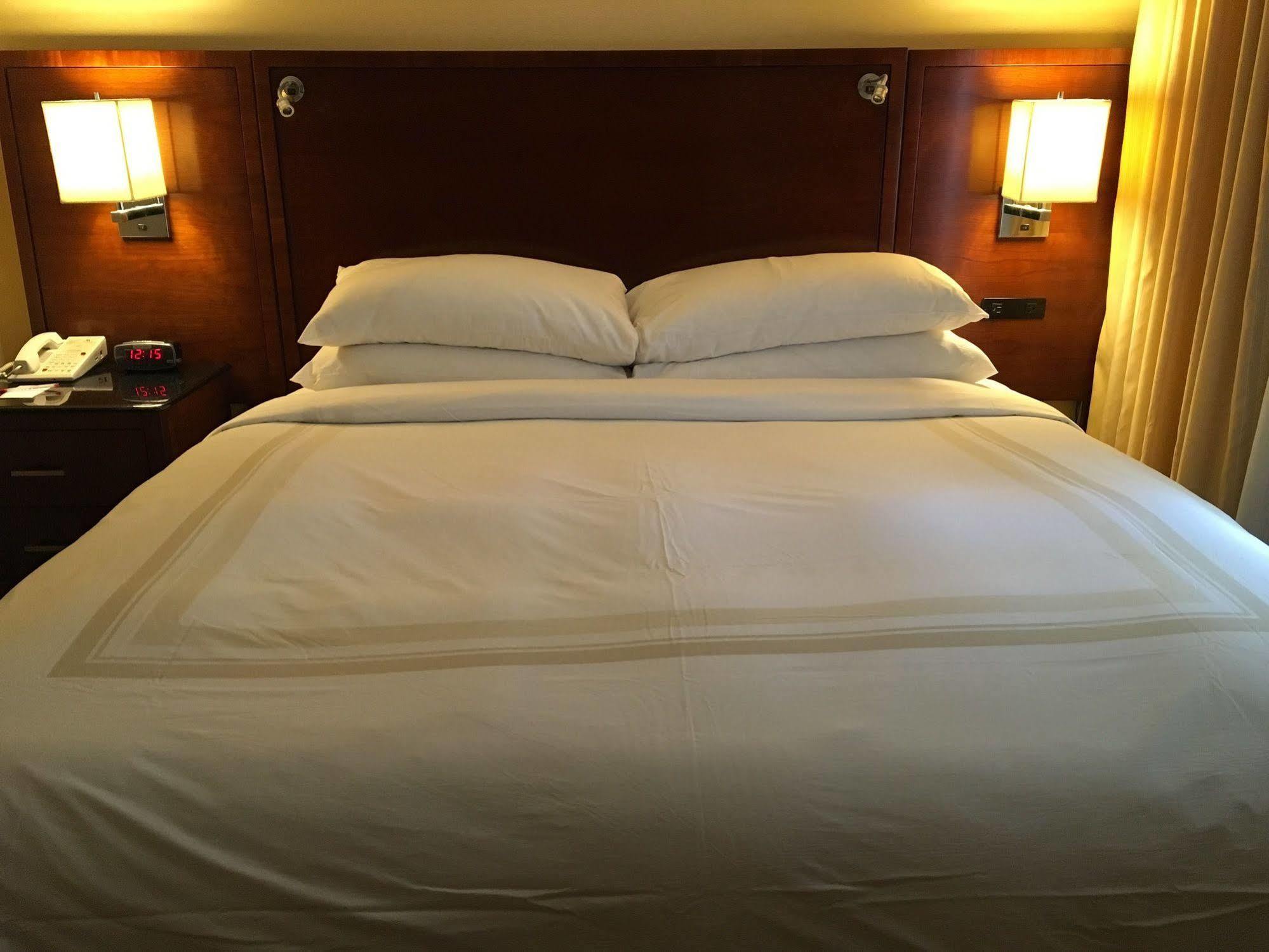 Отель Indianapolis Marriott East Экстерьер фото
