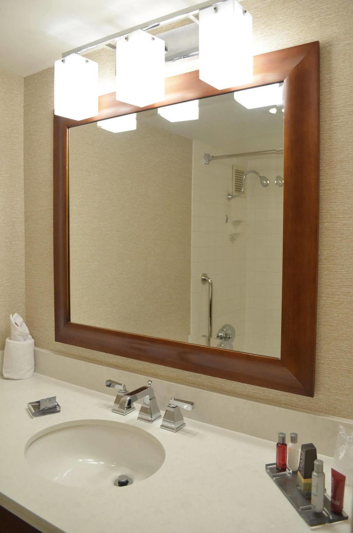 Отель Indianapolis Marriott East Экстерьер фото
